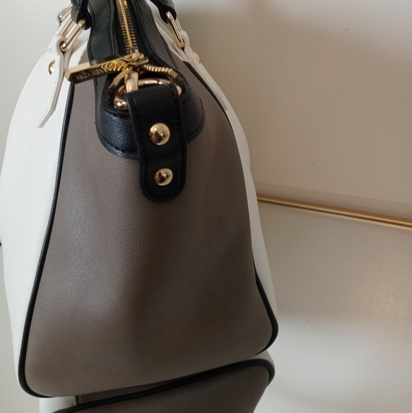 GUNAS New York Madison Shoulder Bag with Crossbody Strap - Picture 7 of 13